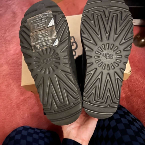 BRAND NEW IN BOX NEVER WORN UGG MINI BOW SIZE 6 - Picture 6 of 6